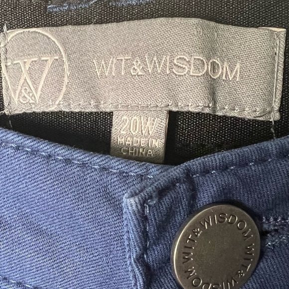 Wit & Wisdom Coastal Blue Shorts Size 20W - Picture 5 of 9